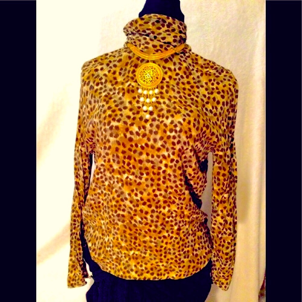 VTG LEOPARD BLOUSE WITH JEWEL-LIKE BUTTONS